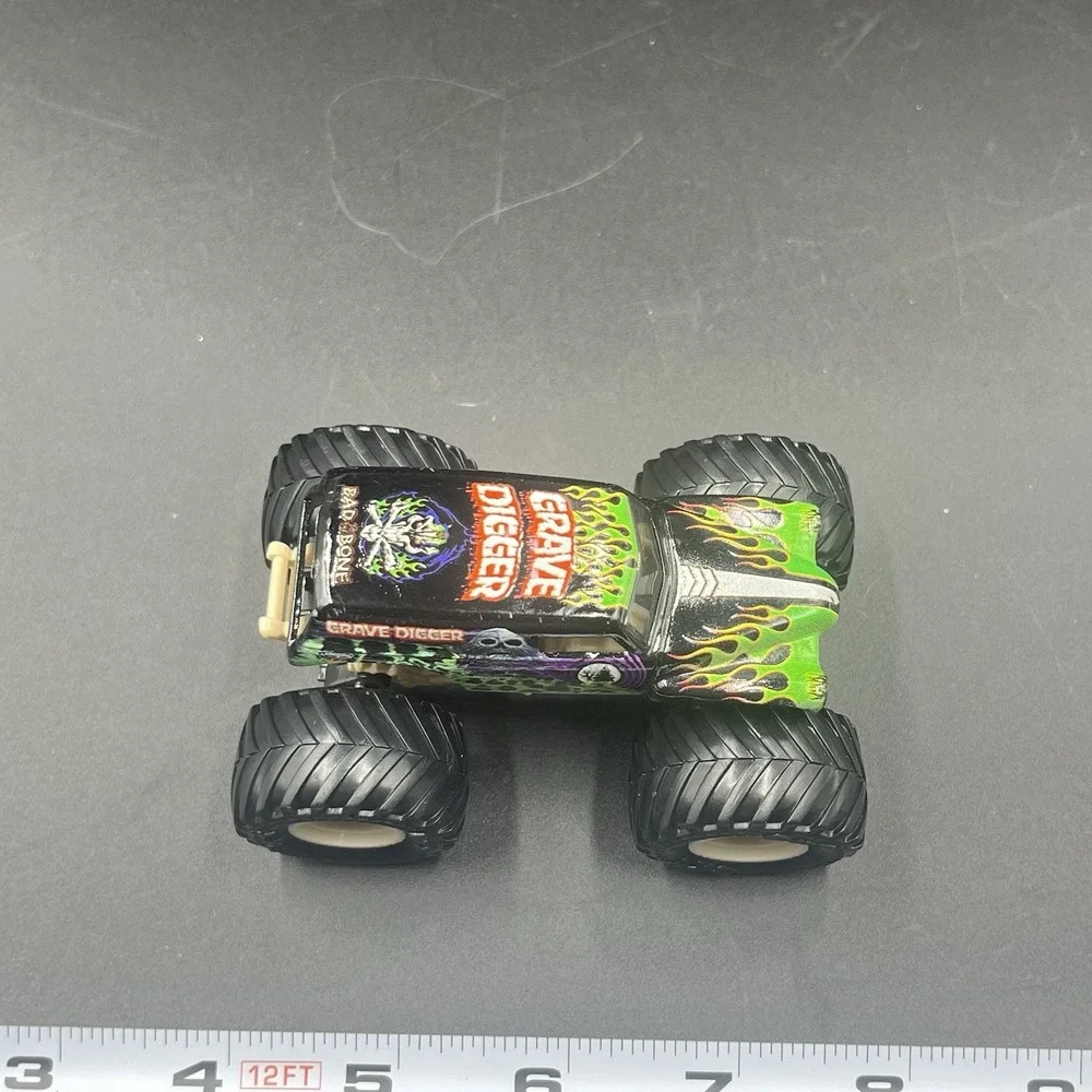 Monster Jam Grave Digger Diecast Top Monster Truck‎ Bad To The Bone 1:24 Scale